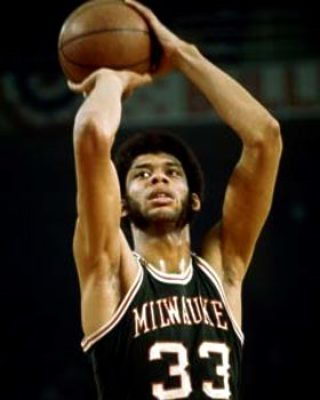 欧冠半场：杜兰、多尔贝格破门，卡拉巴克1-1阿贾克斯（欧冠半场比分：卡拉巴克1-1阿贾克斯，杜兰与多尔贝格建功）